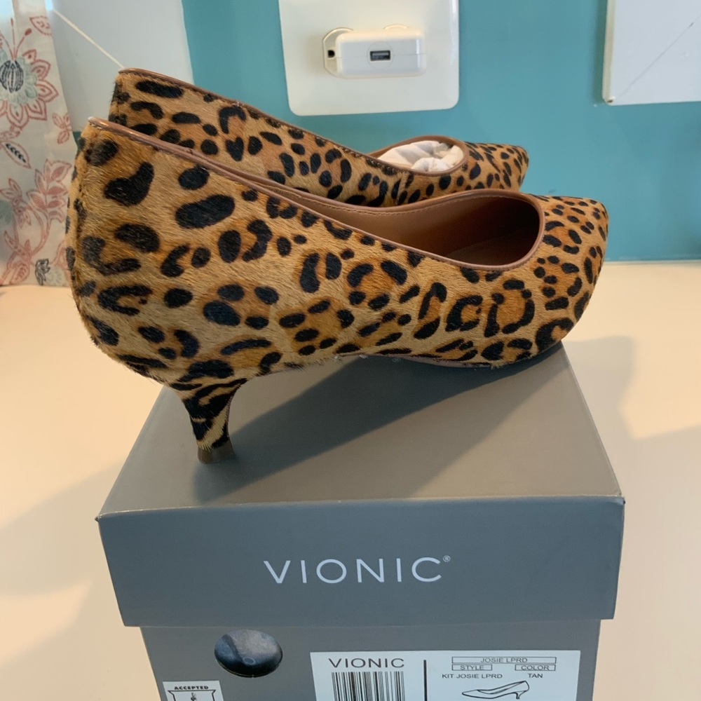 Vionic  Animal Print Kitten Heels